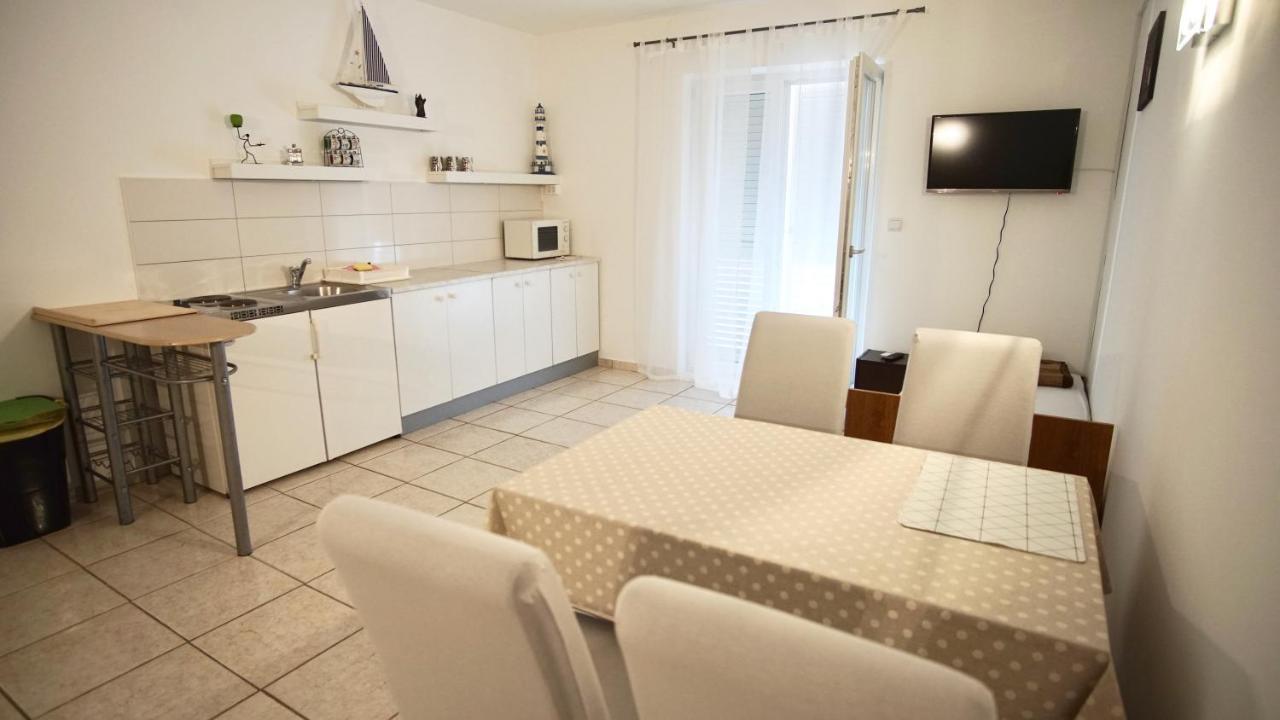 Apartments Victoria Trogir Buitenkant foto