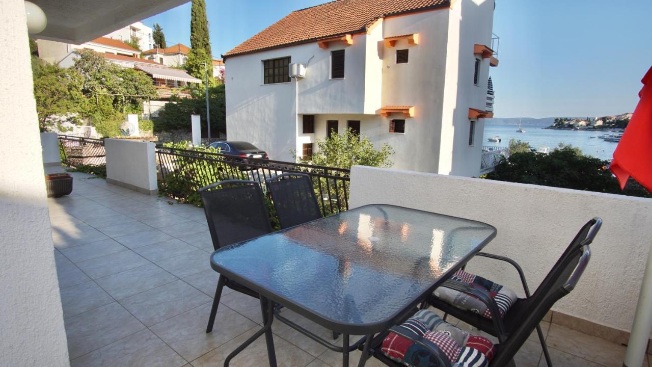 Apartments Victoria Trogir Buitenkant foto