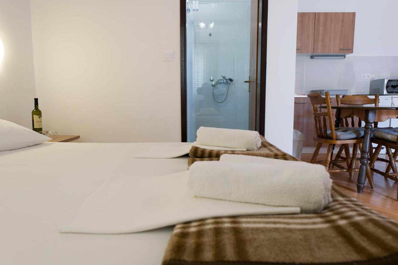 Apartments Victoria Trogir Buitenkant foto