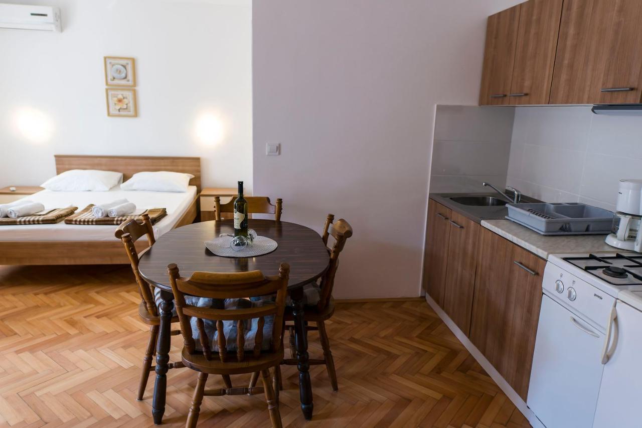 Apartments Victoria Trogir Buitenkant foto