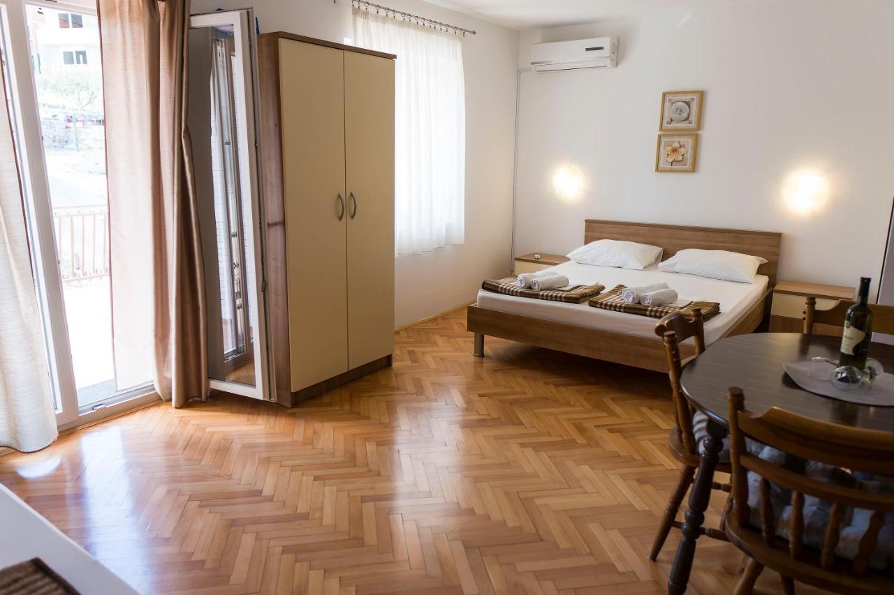 Apartments Victoria Trogir Buitenkant foto