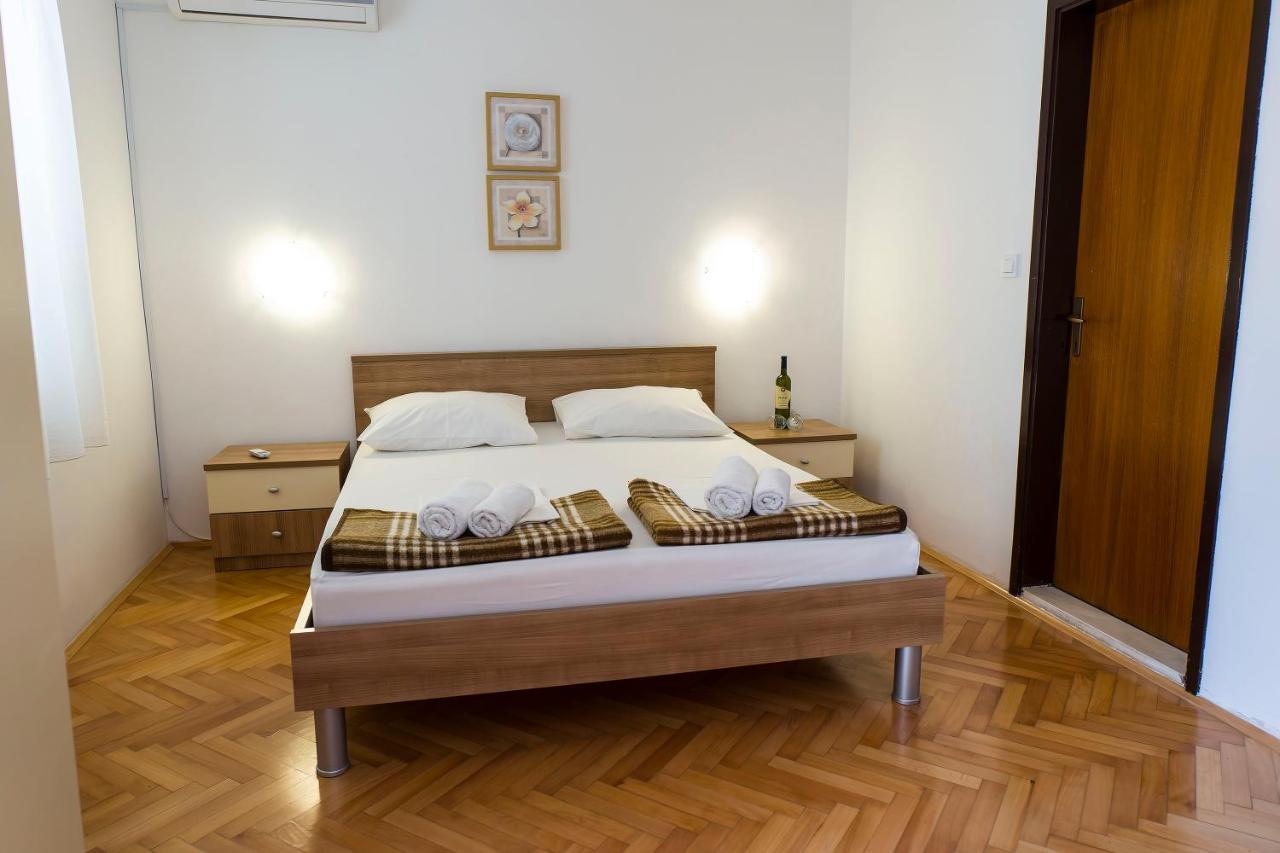 Apartments Victoria Trogir Buitenkant foto