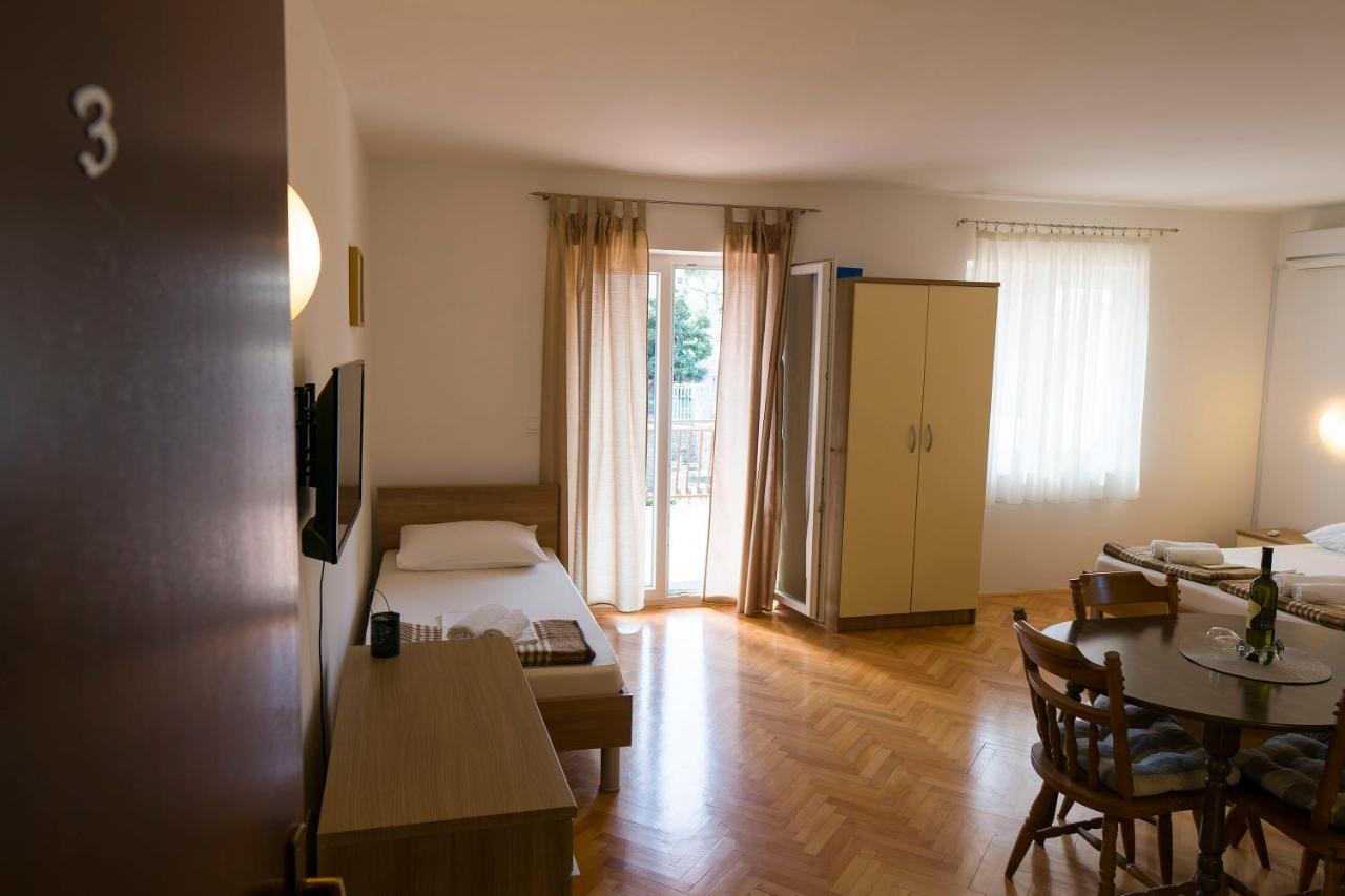 Apartments Victoria Trogir Buitenkant foto