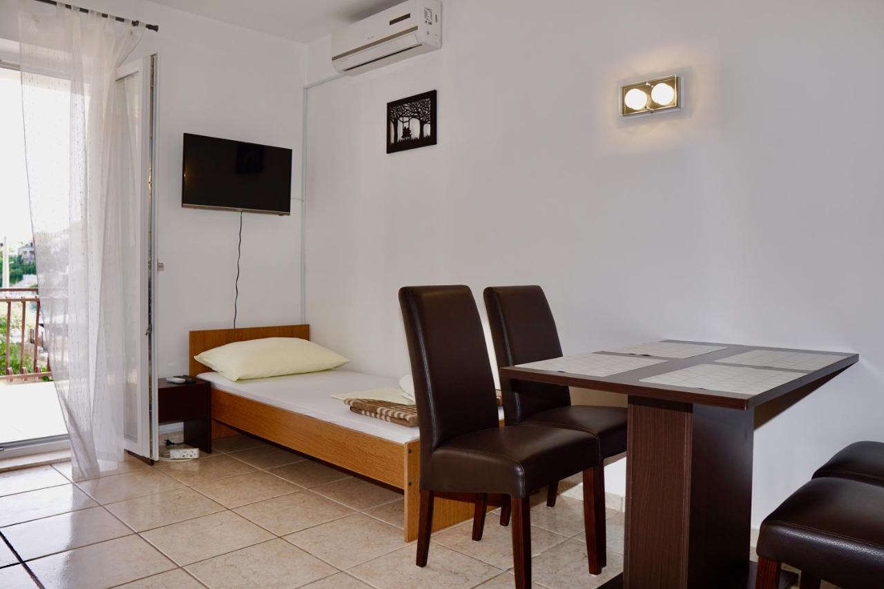 Apartments Victoria Trogir Buitenkant foto