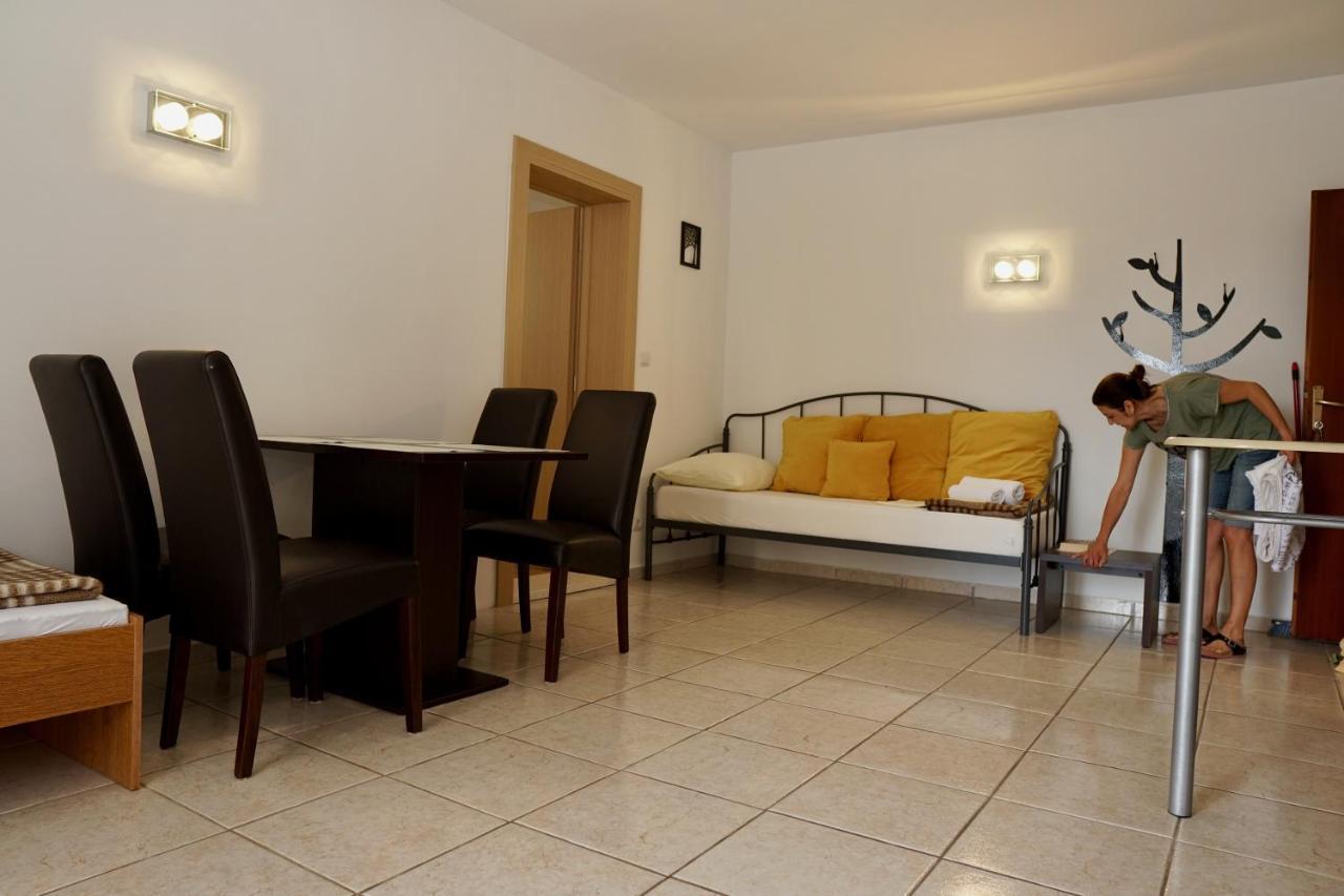 Apartments Victoria Trogir Buitenkant foto