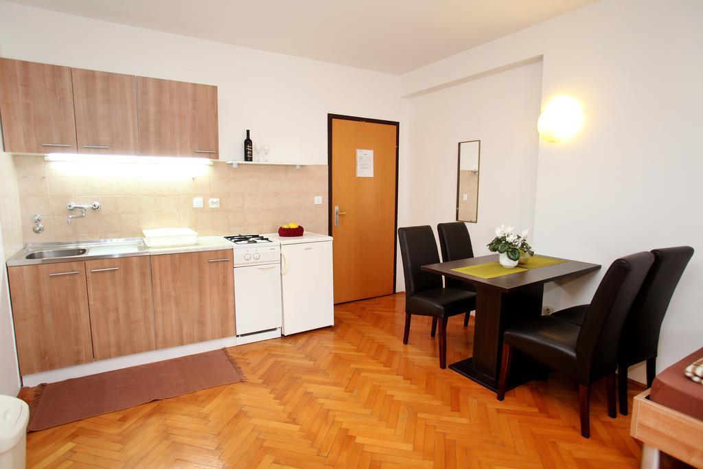 Apartments Victoria Trogir Buitenkant foto