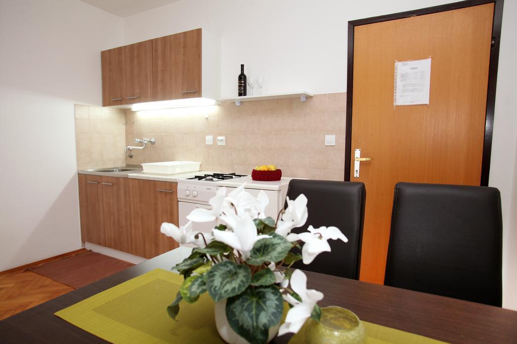 Apartments Victoria Trogir Buitenkant foto