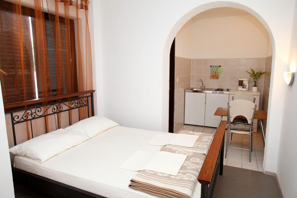 Apartments Victoria Trogir Buitenkant foto